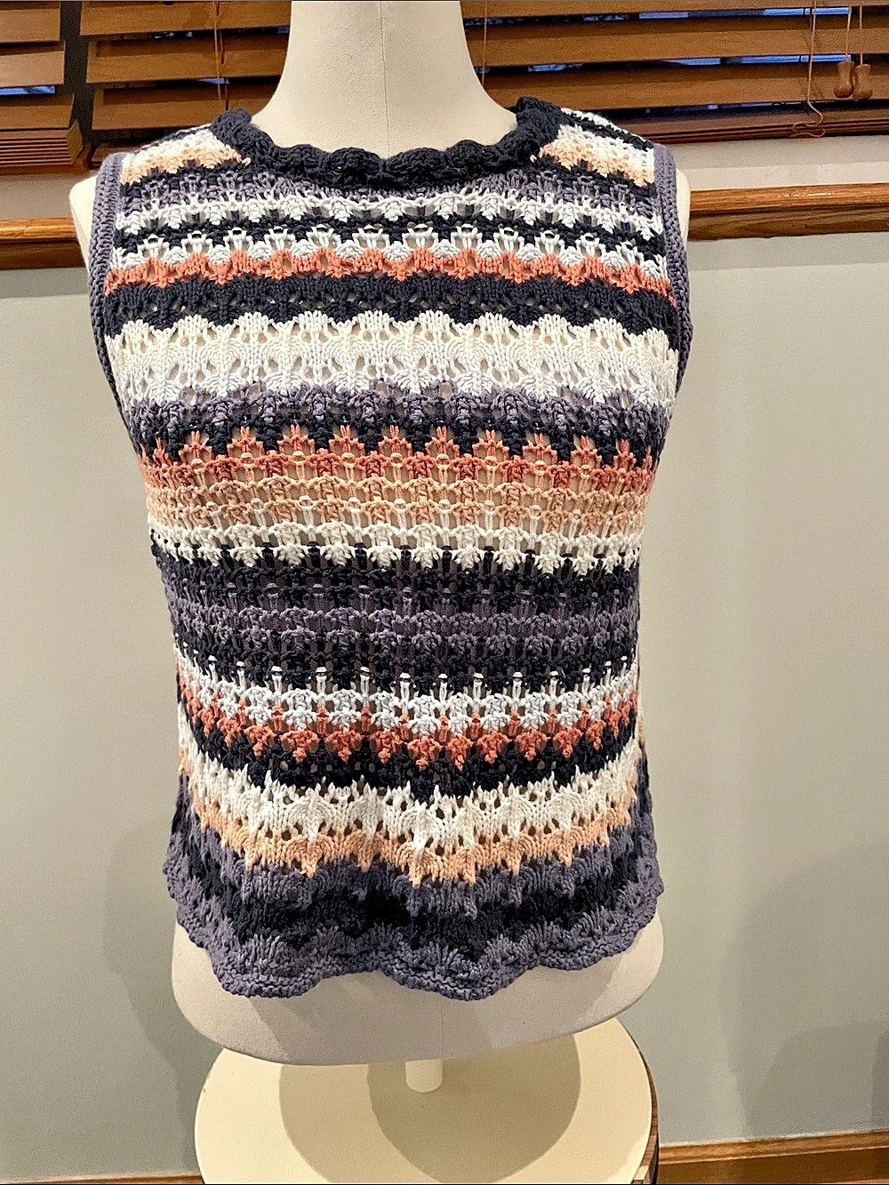 Universal Thread Striped Crochet Sweater Vest in multicolor blue, pink & White M